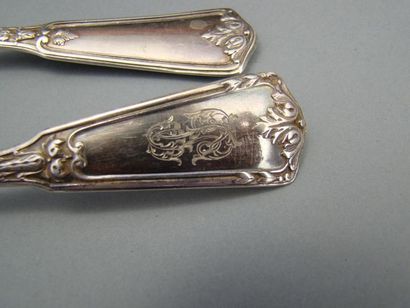 Série de douze cuillers à entremets en argent,...