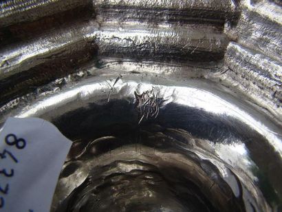 Flambeau en argent.
Modèle à pans. Le pied...