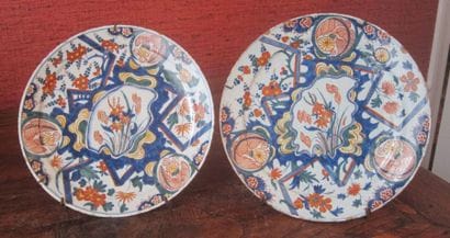 DELFT
Deux assiettes formant pendant à décor...