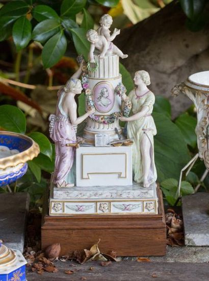 Allemagne Meissen
Groupe en porcelaine polychrome...