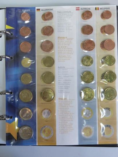 Monnaies - Europe - Classeur Euro de 77 monnaies...
