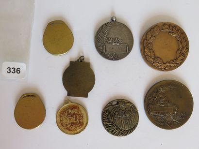 Médailles - Lot de 8 médaiilles sportives...