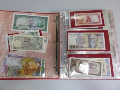 Billets - lot de + de 130 billets étrangers...