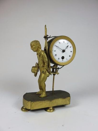 Rare petite pendule en bronze ciselé et doré...