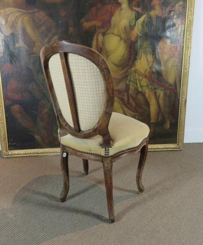 Chaise en hêtre mouluré et sculpté à dossier...