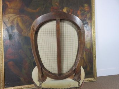 Chaise en hêtre mouluré et sculpté à dossier...