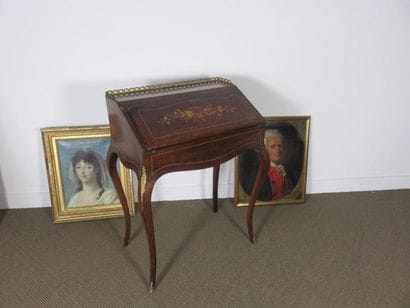Bureau de pente en marqueterie de fleurs...