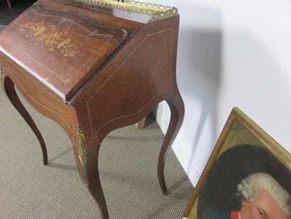 Bureau de pente en marqueterie de fleurs...