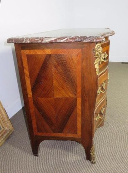 Commode en placage de palissandre en frisage,...