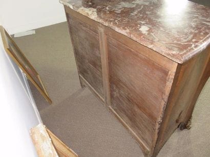 Commode en placage de palissandre en frisage,...
