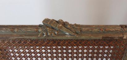 Paire de chaises en bois laqué gris mouluré...