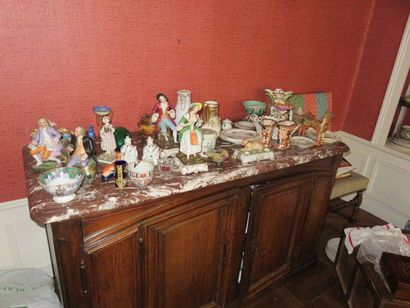 Buffet de chasse en chêne mouluré ouvrant...