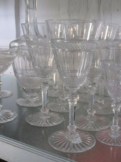 SAINT-LOUIS, modèle Trianon
Service en cristal...