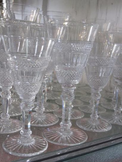 SAINT-LOUIS, modèle Trianon
Service en cristal...
