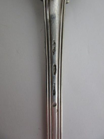 Cuiller à ragoût en argent. Modèle à filet...