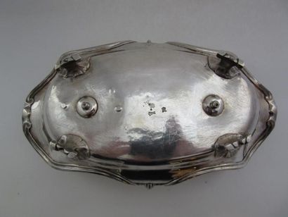 Huilier-vinaigrier avec les bouchons en argent....