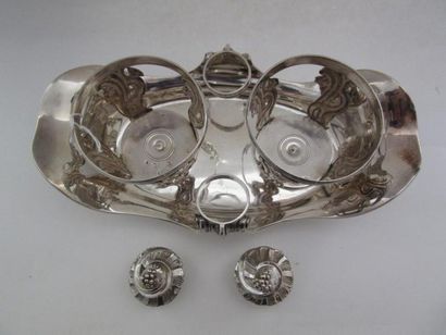 Huilier-vinaigrier avec les bouchons en argent....