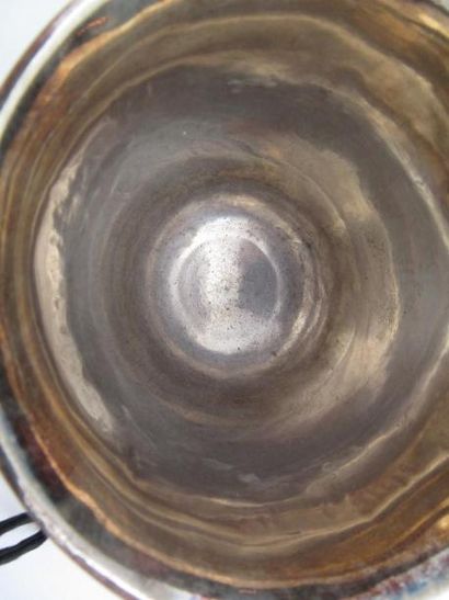 Timbale en argent. Modèle uni bordé de filets...