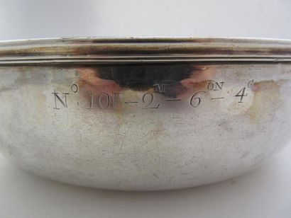 Plat ou intérieur en argent. Modèle circulaire...