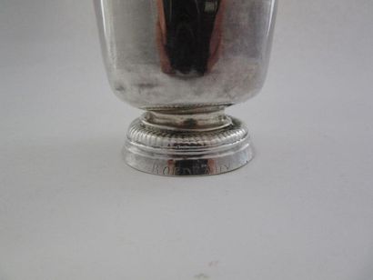 Timbale en argent. Modèle uni mouluré de...