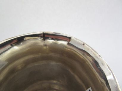 Timbale en argent. Modèle uni mouluré de...