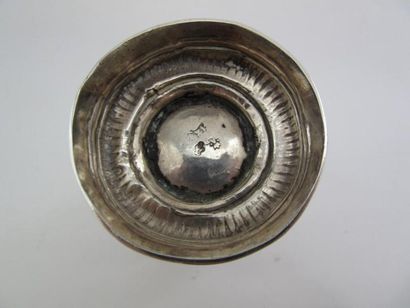 Timbale en argent. Modèle uni mouluré de...