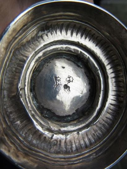 Timbale en argent. Modèle uni mouluré de...