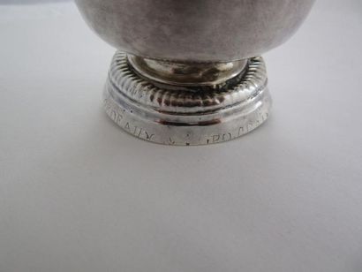 Timbale en argent. Modèle uni mouluré de...