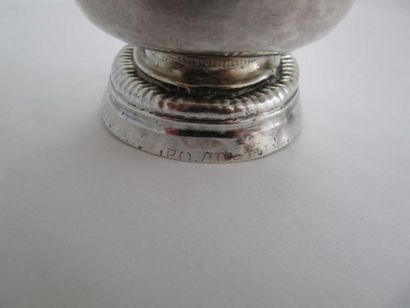 Timbale en argent. Modèle uni mouluré de...