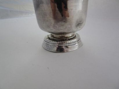 Timbale en argent. Modèle uni mouluré de...