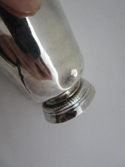 Timbale en argent. Modèle uni mouluré de...