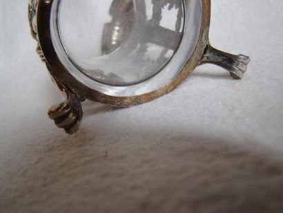 Moutardier et saleron en argent. Le moutardier...