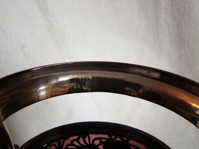 Drageoir en argent, intérieur en verre coloré....
