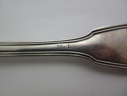 Cuiller saupoudreuse en argent. Modèle à...