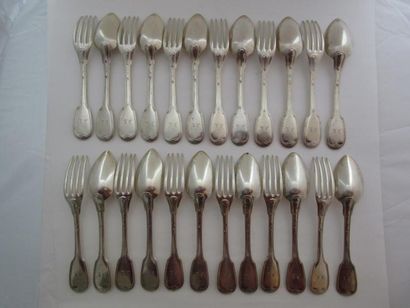 Série de douze couverts de table en argent....