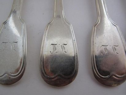Série de douze couverts de table en argent....