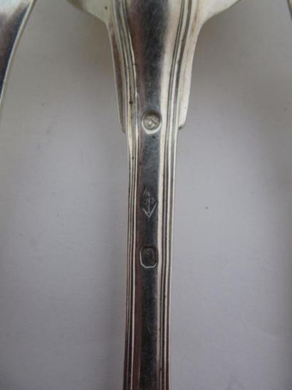 Série de douze couverts de table en argent....
