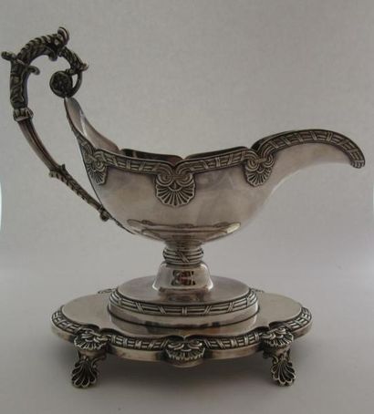 Saucière en argent. Modèle en forme de navette...