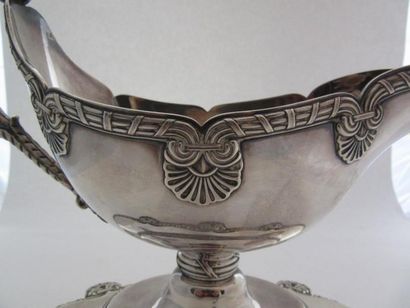 Saucière en argent. Modèle en forme de navette...