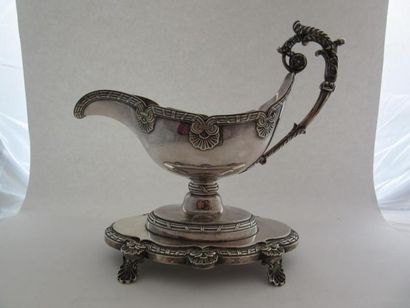 Saucière en argent. Modèle en forme de navette...