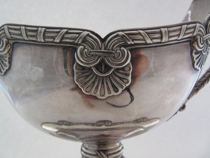 Saucière en argent. Modèle en forme de navette...