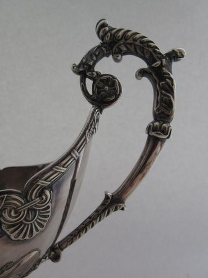 Saucière en argent. Modèle en forme de navette...