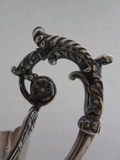 Saucière en argent. Modèle en forme de navette...
