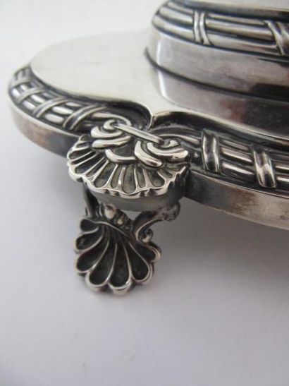 Saucière en argent. Modèle en forme de navette...