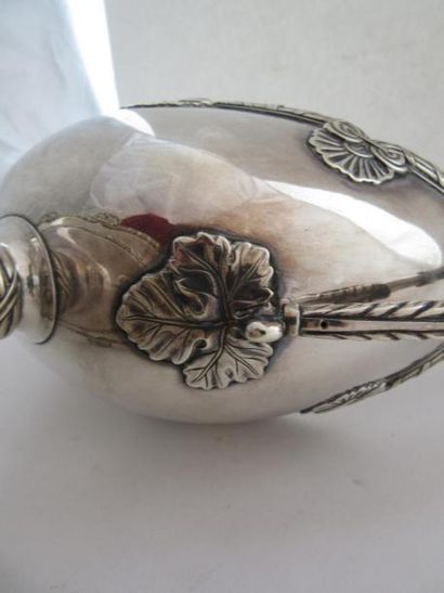 Saucière en argent. Modèle en forme de navette...