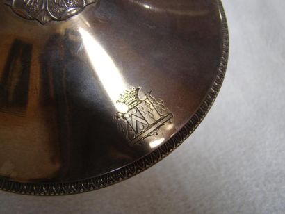 Drageoir en argent. Modèle uni posant sur...