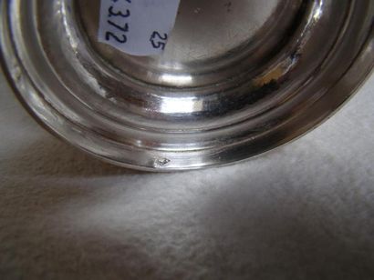 Drageoir en argent. Modèle uni posant sur...