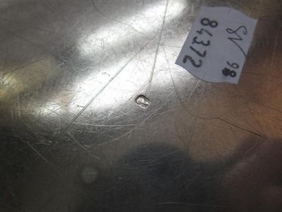 Plat en argent. Modèle circulaire mouluré...