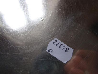 Plat en argent. Modèle circulaire mouluré...