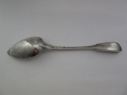 Cuiller à ragoût en argent. Modèle à filets...